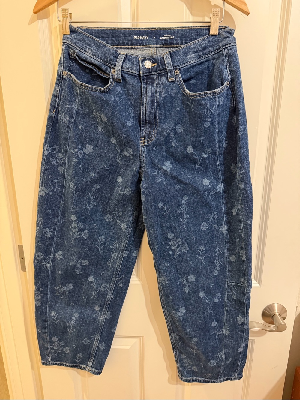 Old Navy high waisted floral “Ozzie” print barrel baggy jeans, size 8